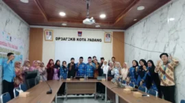 DP3AP2KB Kota Padang menggelar kegiatan sosialisasi psikoedukasi pola asuh anak bagi pengelola panti asuhan se-Kota Padang di Aula Meeting DP3AP2KB pada Kamis (17/9/2026).(poto: padangkita.com).