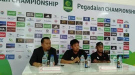 Nil Maizar saat memberikan keterangan resmi dalam sesi jumpa pers pralaga, Sabtu (19/9/2026).(poto: padangkita.com).