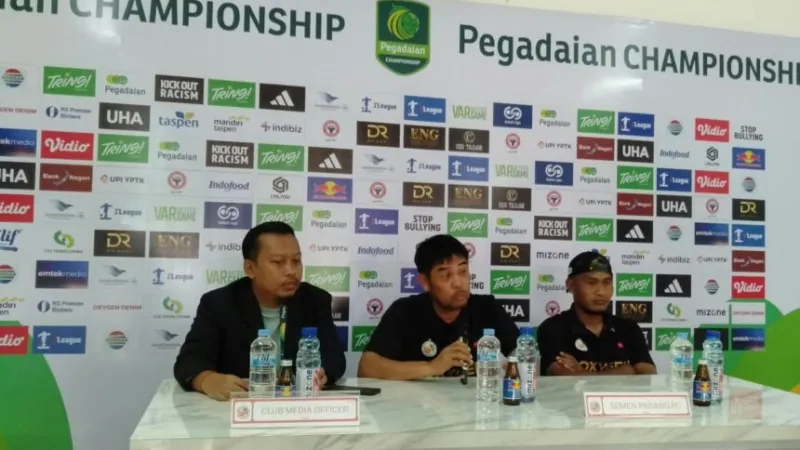 Nil Maizar saat memberikan keterangan resmi dalam sesi jumpa pers pralaga, Sabtu (19/9/2026).(poto: padangkita.com).