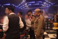 Satuan Polisi Pamong Praja menggelar razia tempat hiburan malam secara besar-besaran di wilayah Kota Padang sejak Sabtu malam hingga Minggu dini hari.(poto: padangkita.com).