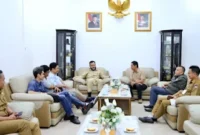 Wali Kota Padang Fadly Amran menerima kunjungan silaturahmi pengurus Persatuan Wartawan Indonesia Sumatera Barat di Kediaman Resmi Wali Kota Padang pada Senin.(poto: fajarsumbar.com).