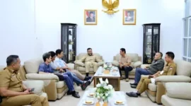 Wali Kota Padang Fadly Amran menerima kunjungan silaturahmi pengurus Persatuan Wartawan Indonesia Sumatera Barat di Kediaman Resmi Wali Kota Padang pada Senin.(poto: fajarsumbar.com).
