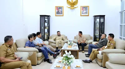 Wali Kota Padang Fadly Amran menerima kunjungan silaturahmi pengurus Persatuan Wartawan Indonesia Sumatera Barat di Kediaman Resmi Wali Kota Padang pada Senin.(poto: fajarsumbar.com).