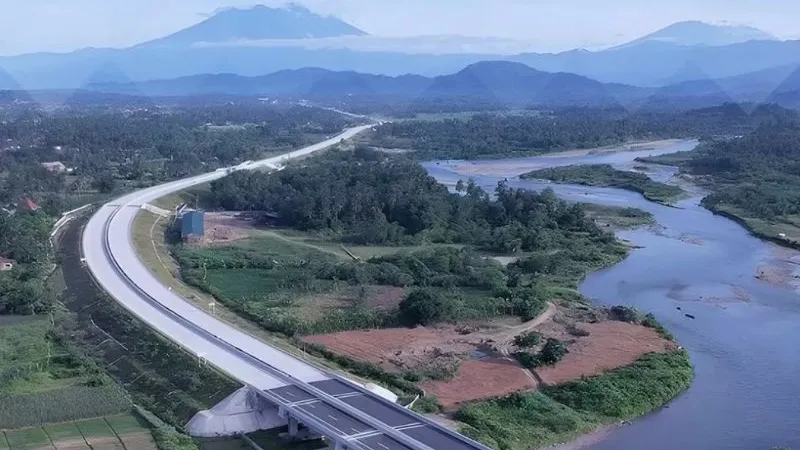 Jalan Tol Padang - Pekanbaru ruas Padang - Sicincin, salah satu tuas Jalan Tol Trans Sumatera (JTTS) yang dikelola Hutama Karya.(poto: padangkita.com0.