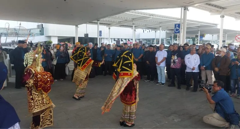 Pemerintah Provinsi Jawa Tengah menyambut kedatangan kafilah MTQ Sumbar Semarang dengan penuh kehangatan pada Jumat (11/9/2026).(poto: padangkita.com).