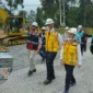 Gubernur Sumatera Barat Mahyeldi Ansharullah meninjau langsung progres pembangunan Flyover Sitinjau Lauik pada Kamis (17/9/2026).(poto: padangkita.com).