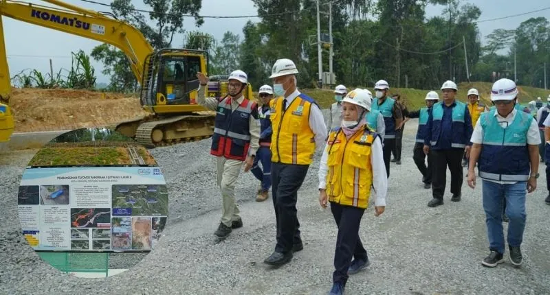 Gubernur Sumatera Barat Mahyeldi Ansharullah meninjau langsung progres pembangunan Flyover Sitinjau Lauik pada Kamis (17/9/2026).(poto: padangkita.com).