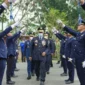 Gubernur Sumbar Mahyeldi Ansharullah menjadi Inspektur Upacara Hari Perhubungan Nasional (Harhubnas) Tahun 2026 di GOR Tuanku Tabiang, Batu Tupang, Koto Baru, Kabupaten Solok, Kamis (17/9/2026).(poto: padangkita.com).