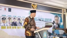 Gubernur Sumbar Mahyeldi Ansharullah saat menjadi keynote speaker pada Kuliah Umum di Institute SEBI, Depok, Jawa Barat, Senin (31/8/2026).(poto: padangkita.com).