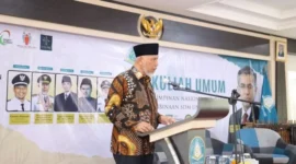 Gubernur Sumbar Mahyeldi Ansharullah saat menjadi keynote speaker pada Kuliah Umum di Institute SEBI, Depok, Jawa Barat, Senin (31/8/2026).(poto: padangkita.com).