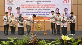 Pengukuhan Ibunda Guru PGRI Provinsi Sumatera Barat masa bakti XXIII 2024-2029 dan Konferensi Kerja Provinsi (Konkerprov) I PGRI Sumbar 2026 di Hotel Truntum Padang, Jumat (4/9/2026) malam.(poto: padangkita.com).