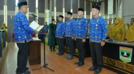 Sekretaris Daerah Provinsi Sumatera Barat Arry Yuswandi memimpin pelantikan pejabat pemprov sumbar untuk empat posisi administrator eselon III di Padang, Selasa (1/9/2026).(poto: padangkita.com).