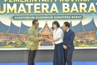 Kepala Biro Pemerintahan dan Otonomi Daerah Setdaprov Sumbar, Ezeddin Zain dan Pemerintah Provinsi Jeonbuk dalam acara gala dinner di Auditorium Istana Gubernur Sumbar, Jumat (18/9/2026).(poto: padangkita.com).