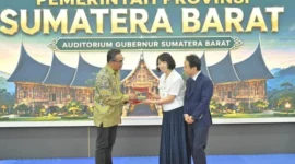 Kepala Biro Pemerintahan dan Otonomi Daerah Setdaprov Sumbar, Ezeddin Zain dan Pemerintah Provinsi Jeonbuk dalam acara gala dinner di Auditorium Istana Gubernur Sumbar, Jumat (18/9/2026).(poto: padangkita.com).