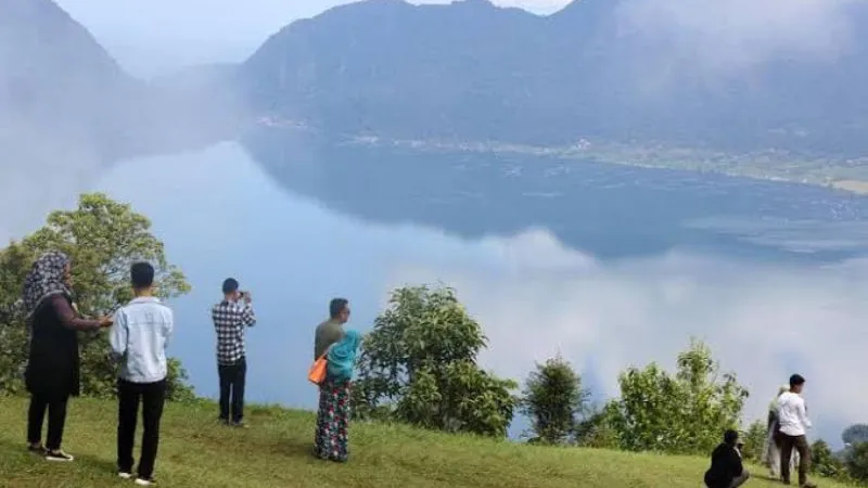 Pemerintah Provinsi Sumatera Barat resmi memilih kawasan Danau Maninjau sebagai fokus pengembangan pariwisata daerah.(poto: padangkita.com).