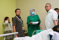 Bantuan pengobatan Andre Rosiade mengalir untuk Diva Salsabilla (9), seorang anak asal Bukit Gado-Gado, Kecamatan Padang Selatan, Kota Padang.(poto: padangkita.com).