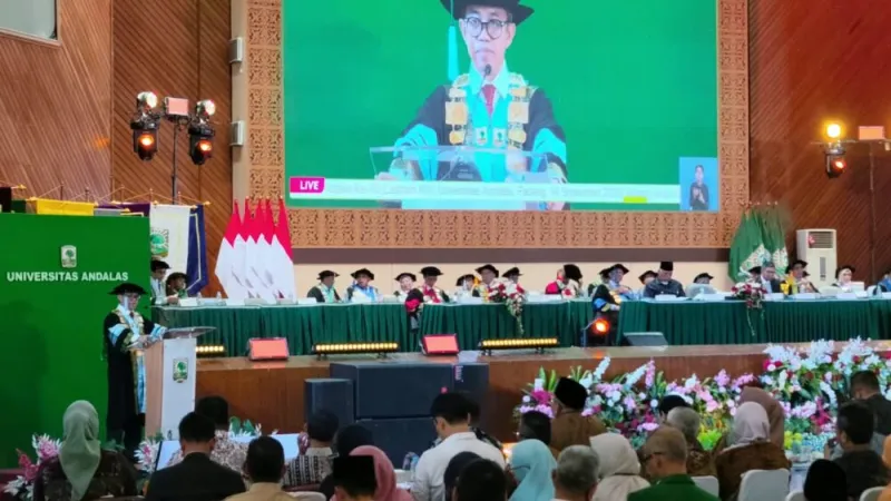Universitas Andalas menggelar Sidang Terbuka dan Orasi Ilmiah dalam rangka memperingati Dies Natalis UNAND 70 di Auditorium Kampus Limau Manis, Padang, Senin (14/9/2026).(poto: padangkita.com).