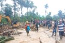 Tim SAR gabungan melakukan pencarian terhadap korban banjir bandang di Kampung Parit, Jorong Tonang Raya, Nagari Simpang Tonang, Kecamatan Duo Koto, Kabupaten Pasaman.(poto: radarsumbar.com).