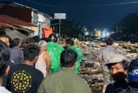 Galodo menghantam Kabupaten Solok, Senin (21/9/2026) malam.(poto: fajarsumbar.com).