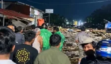 Galodo menghantam Kabupaten Solok, Senin (21/9/2026) malam.(poto: fajarsumbar.com).