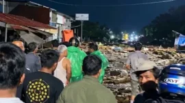 Galodo menghantam Kabupaten Solok, Senin (21/9/2026) malam.(poto: fajarsumbar.com).