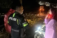Suara deras air dari arah hulu mendadak memecah ketenangan warga Nagari Batang Barus, Kecamatan Gunung Talang, Kabupaten Solok, Sumatera Barat, Senin (21/9/2026) malam.(poto: fajarsumbar.com).