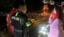 Suara deras air dari arah hulu mendadak memecah ketenangan warga Nagari Batang Barus, Kecamatan Gunung Talang, Kabupaten Solok, Sumatera Barat, Senin (21/9/2026) malam.(poto: fajarsumbar.com).