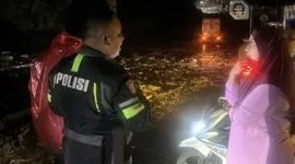 Suara deras air dari arah hulu mendadak memecah ketenangan warga Nagari Batang Barus, Kecamatan Gunung Talang, Kabupaten Solok, Sumatera Barat, Senin (21/9/2026) malam.(poto: fajarsumbar.com).
