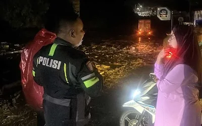 Suara deras air dari arah hulu mendadak memecah ketenangan warga Nagari Batang Barus, Kecamatan Gunung Talang, Kabupaten Solok, Sumatera Barat, Senin (21/9/2026) malam.(poto: fajarsumbar.com).