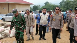 Satuan Tugas Percepatan Rehabilitasi dan Rekonstruksi bersama Pemerintah Kota Padang meninjau langsung pembangunan huntap balai gadang pada Kamis, 17 September 2026.(poto: padangkita.com).