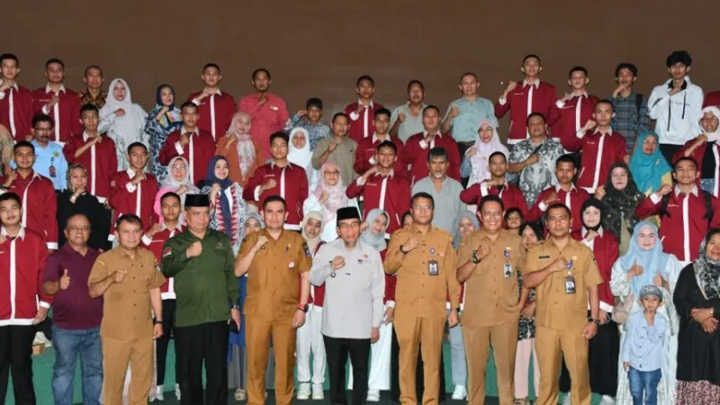 Pemerintah Kota Padang mengutus 41 mahasiswa penerima Progul Padang Juara Beasiswa menuju Politeknik Kirana, Kabupaten Tangerang, Banten, Selasa (8/9/2026).(poto: padangkita.com).