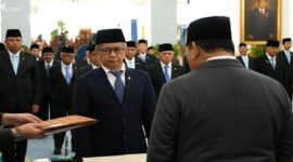 Rocky Gerung saat di lantik jadi Wantimpres oleh Presiden Prabowo pada, Jumat 2/10/2026.(poto: istimewa).