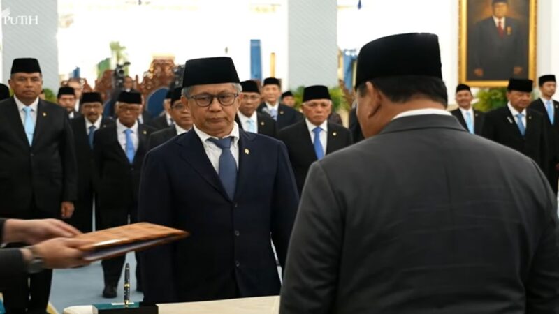 Rocky Gerung saat di lantik jadi Wantimpres oleh Presiden Prabowo pada, Jumat 2/10/2026.(poto: istimewa).
