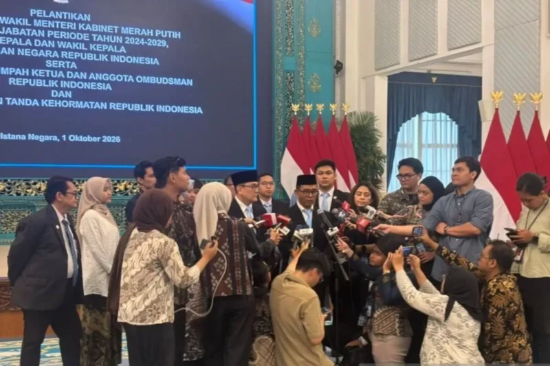 Ketua Ombudsman RI Nuzran Joher bersama Anggota Ombudsman Radian Syam memberikan keterangan pada wartawan di Istana Negara Jakarta.(poto: jakartaterkini.id).