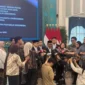 Ketua Ombudsman RI Nuzran Joher bersama Anggota Ombudsman Radian Syam memberikan keterangan pada wartawan di Istana Negara Jakarta.(poto: jakartaterkini.id).