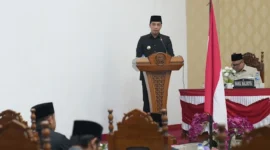 Wali Kota Sawahlunto Riyanda Putra resmi menyerahkan Nota Keuangan RAPBD Tahun Anggaran 2027 ke DPRD setempat pada Selasa, 27 Oktober 2026.(poto:fajarsumbar.com).