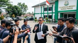 Ilustrasi Kuasa hukum eks Kadis Damkar Sungai Penuh, Irawadi Uska, mendesak Kejari usut tuntas kasus korupsi dan periksa PPTK.(poto: AI).
