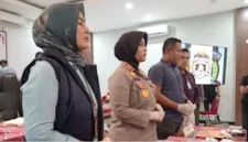 Kapolres Padang Pariaman, AKBP Riyana Purwasari, memimpin konferensi pers resmi di Mapolres Padang Pariaman, Kamis (15/10/2026).(poto: fajarsumbar.com).