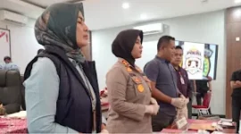 Kapolres Padang Pariaman, AKBP Riyana Purwasari, memimpin konferensi pers resmi di Mapolres Padang Pariaman, Kamis (15/10/2026).(poto: fajarsumbar.com).