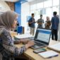 Pelamar menyiapkan berkas di depan laptop saat registrasi daring Dosen Tetap Non-PNS ITS 2026.(ilustrasi poto: AI).