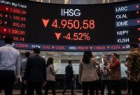 Ilustrasi Suasana tegang di BEI saat IHSG anjlok 4,52% ke level 4.950,58 akibat sentimen negatif pasar, Senin (19/10/2026).(poto: AI).