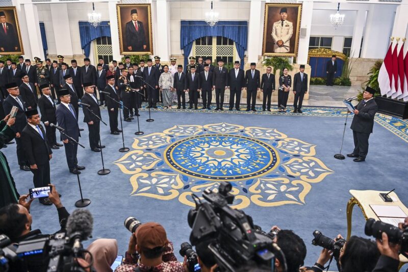 Presiden Prabowo Subianto kembali menggelar reshuffle Kabinet Merah Putih melalui rotasi sejumlah menteri dan pejabat teras negara.(poto: kompas.com).