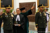Presiden Prabowo Subianto resmi melantik Jenderal TNI Tandyo Budi Revita sebagai Kepala Staf Angkatan Darat pada Kamis, 15 Oktober 2026.(poto: kompas.com).