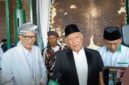 Rais A’am KH Miftachul Akhyar dan Ketum PBNU Gus Kikin pimpin Apel Hari Santri 2026 di Ponpes Tebuireng Jombang, Kamis (22/10).(poto: kompas.com).