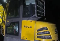 Polda Sumbar menyita ekskavator dan menciduk operator tambang emas ilegal di Pasaman. Polisi kini buru pemodal tambang liar tersebut.(poto: padangkita.com).