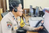 Petugas piket siaga penuh menyerap setiap laporan warga.(poto: padangkita.com).