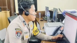 Petugas piket siaga penuh menyerap setiap laporan warga.(poto: padangkita.com).