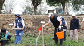 Wali Kota Alfin dan jajaran ASN Kota Sungai Penuh turun ke jalan menggelar gotong royong akbar serentak bersama warga pada Minggu (25/10).(poto: istimewa).
