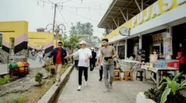 Bupati Solok Selatan Khairunas turun langsung memeriksa kondisi sarana ruang terbuka hijau tersebut pada Minggu, 18 Oktober 2026.(poto: fajarsumbar.com).