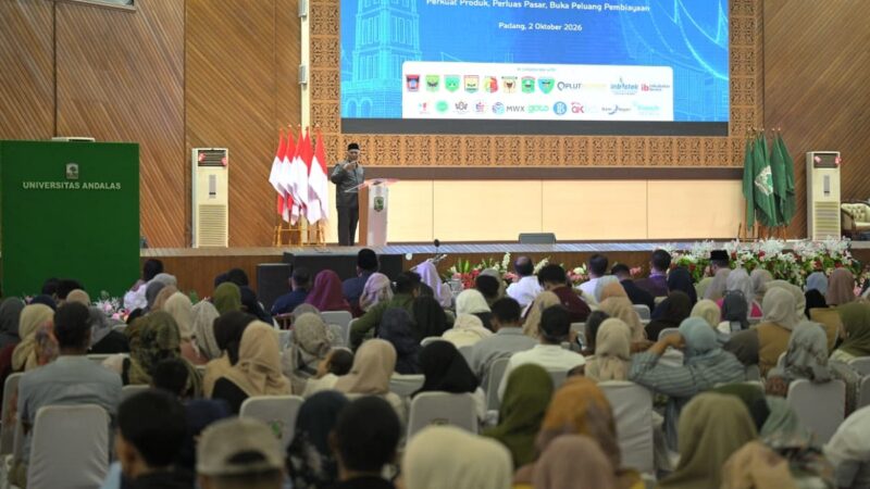 Gubernur Mahyeldi beri sambutan di acara Klinik UMKM Minang Bangkit. (poto: radarsumbar.com).